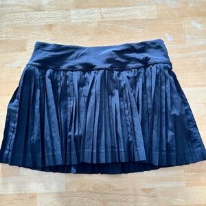 Lululemon pleated skirt/skort size 4